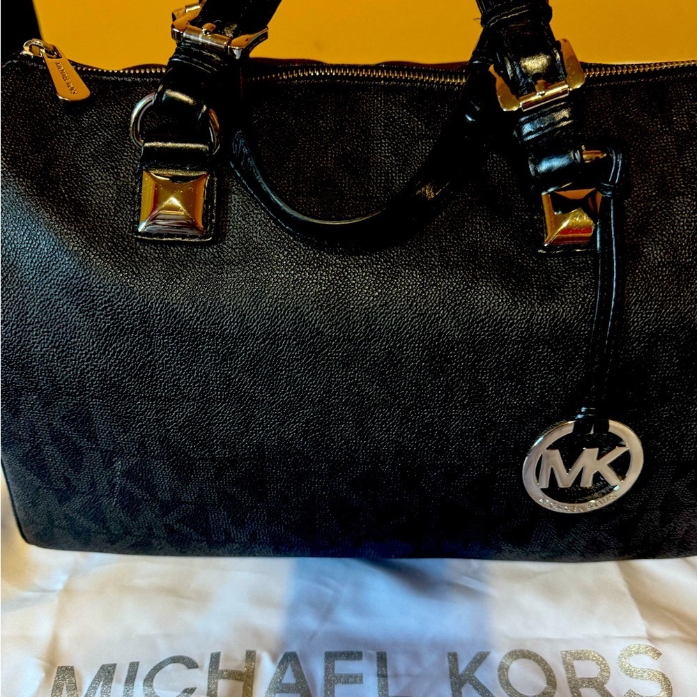 Michael Kors Grayson Large Satchel
Black with Silver MK Sig
